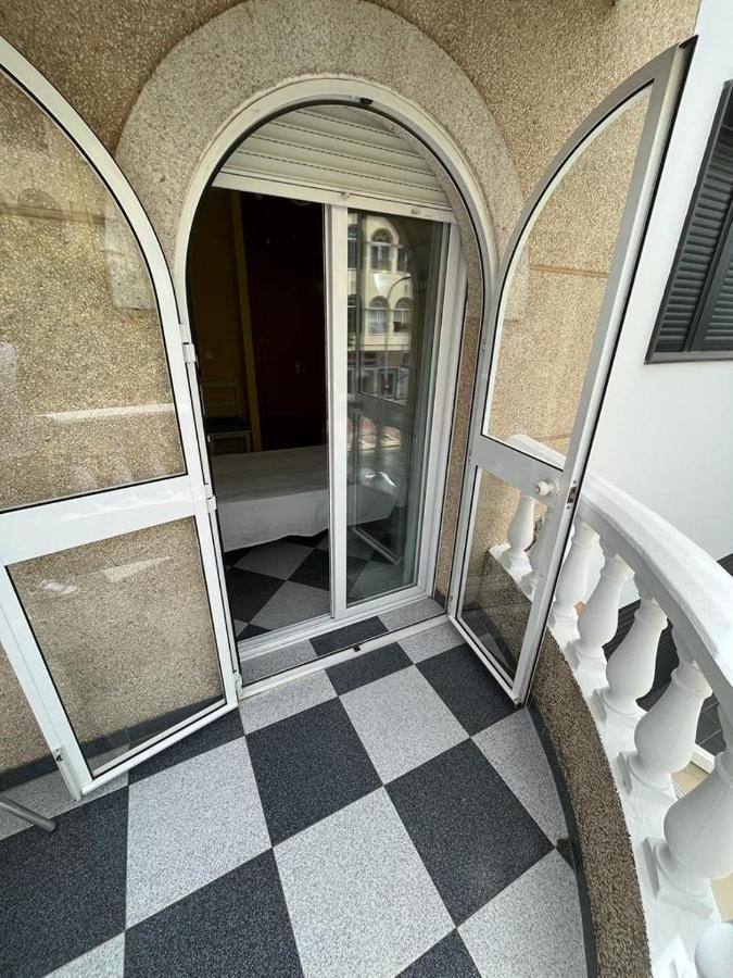 Hostal Restaurante La Giralda Rota Exterior photo